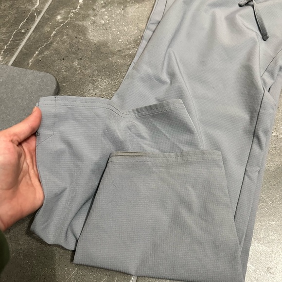 Heartsoul Scrubs 2 Tops Medium, 2 Bottoms (1 Large/1 Medium) $10 Each Piece! - Picture 5 of 7